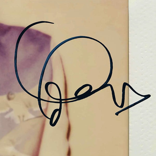 taylor swift autograph on paper